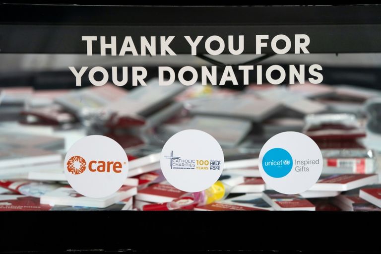 موزعات آلية في مدن عالمية تتيح مساعدة الفقراء خلال موسم العيد