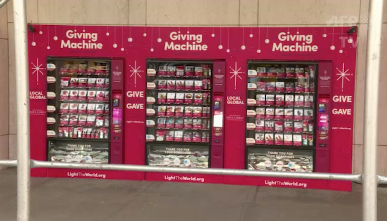 موزعات آلية في مدن عالمية تتيح مساعدة الفقراء خلال موسم العيد