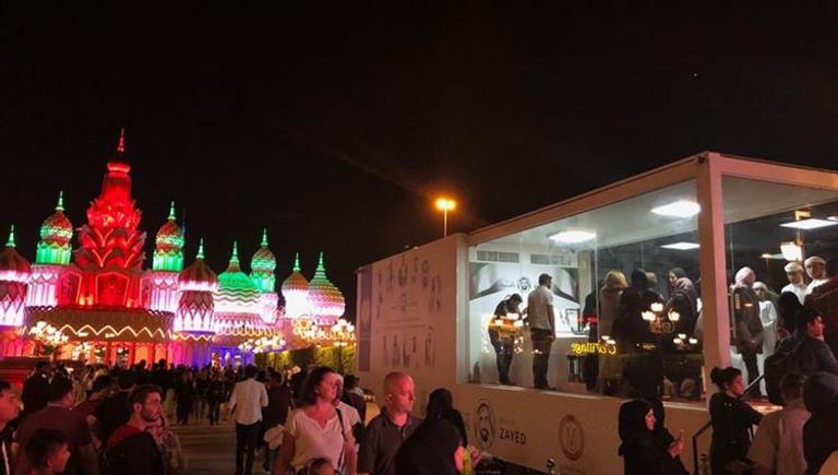 مواطنون إماراتيون ومقيمون يشاركون في أكبر رسالة حب لـ"زايد الخير"