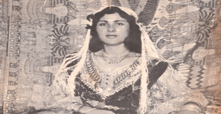 المطربة الجزائرية بقار حدّة في منتصف الستينيات آخر صورة للفنانة الجزائرية الراحلة بقَّار حَدَّة - أرشيفية