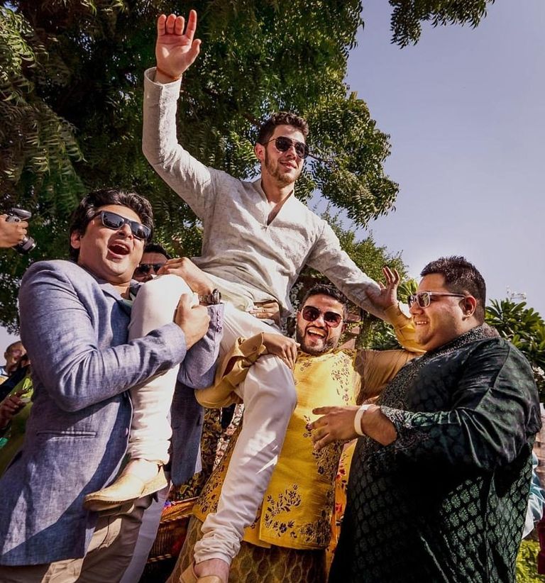 الممثلة الهندية بريانكا شوبرا والمغني الأمريكية نيك جوناس 