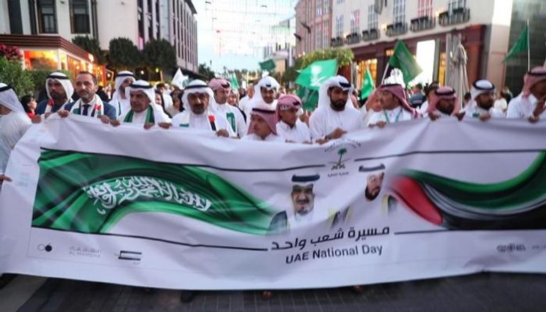 طلاب سعوديون يشاركون في احتفالات اليوم الوطني الإماراتي الـ47