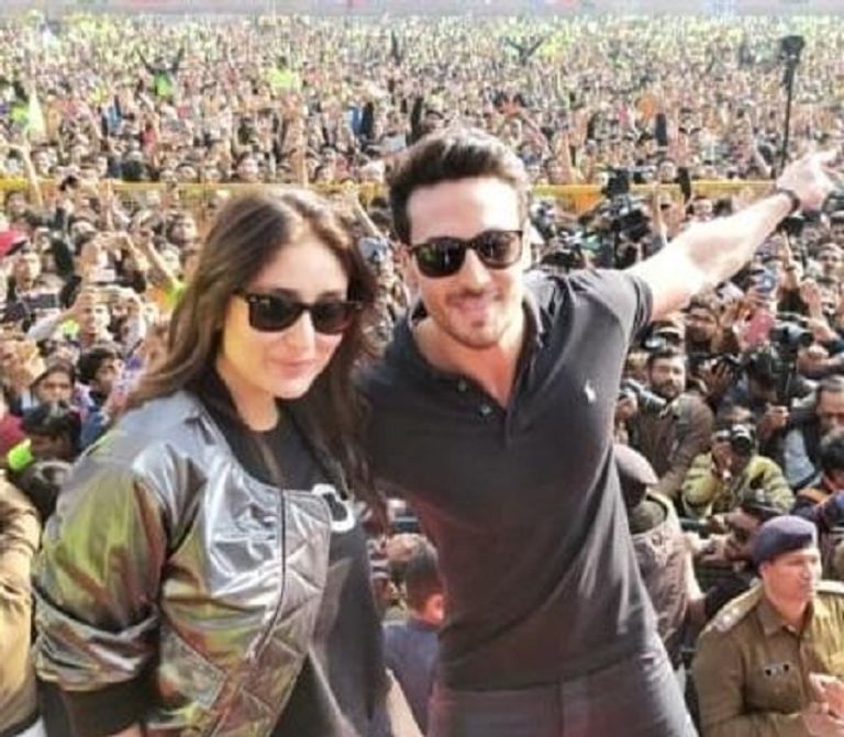 تايجر شروف وكارينا كابور خلال الفعالية