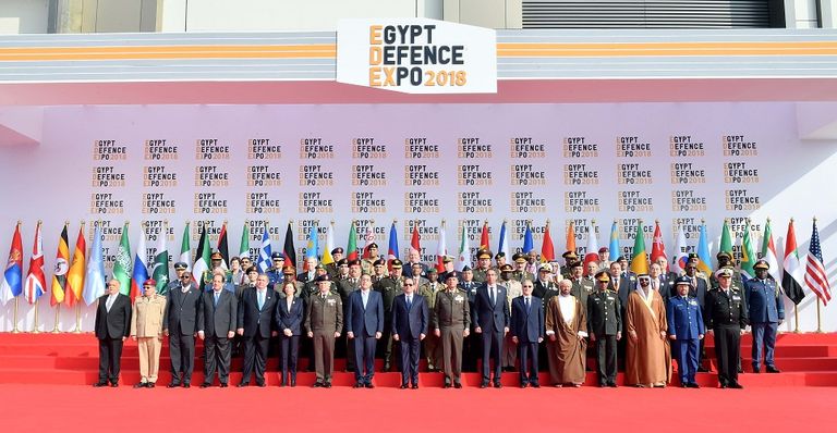 صورة تذكارية تجمع المشاركين في افتتاح معرض "إيديكس 2018" السيسي خلال لقائه وزيرة الجيوش الفرنسية