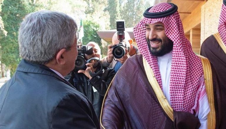 الأمير محمد بن سلمان خلال لقائه رئيس الوزراء الجزائري
