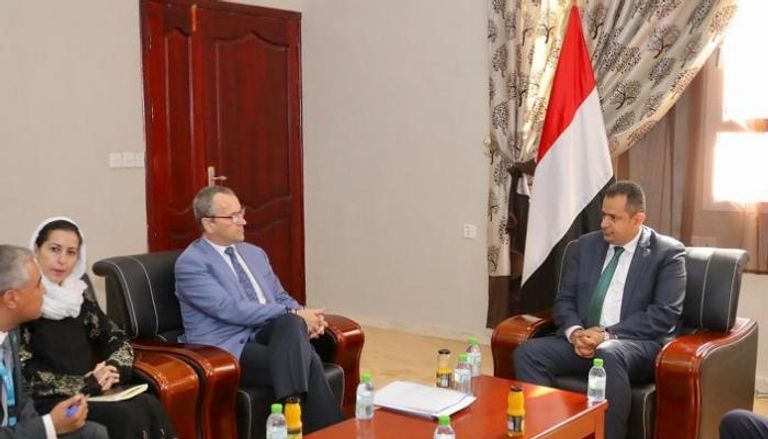 رئيس الوزراء اليمني مع المدير الإقليمي لمنظمة "اليونيسف"