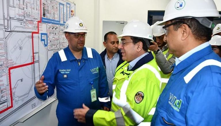 وزير البترول المصري يتفقد غرفة التحكم الرئيسية للحقلين 