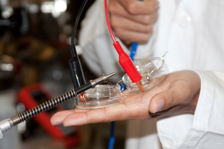 لدى استخدام التحفيز الإلكتروني