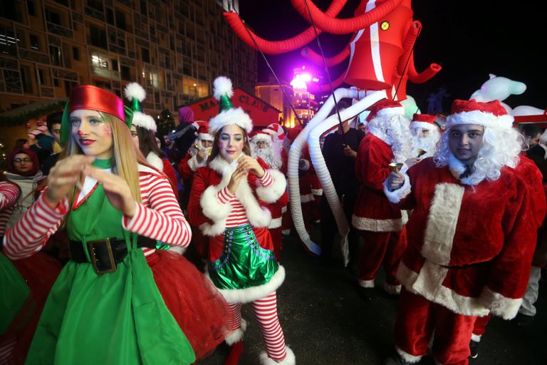 إضاءة شجرة عيد ميلاد ضخمة وسط بيروت