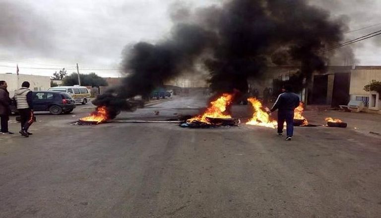 إرهابيو الإخوان حاولوا حرق مركز للأمن التونسي بقرية بوزيان