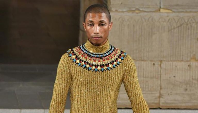 أزياء مستوحاة من حضارة مصر القديمة لدار شانيل