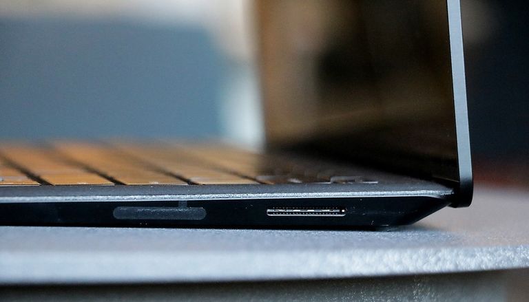 جهاز سيرفس لابتوب 2 من مايكروسوفت