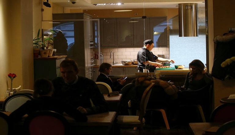 طهاة يساعدون مشردي سان بطرسبرج بأطباق الحساء الساخن