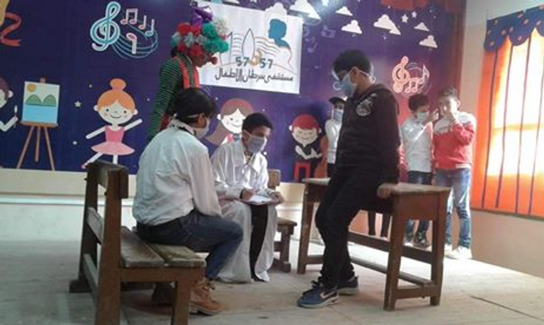 عرض مسرحي للتوعية بمرض السرطان