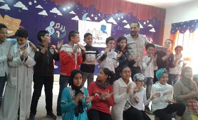 عرض مسرحي للتوعية بمرض السرطان