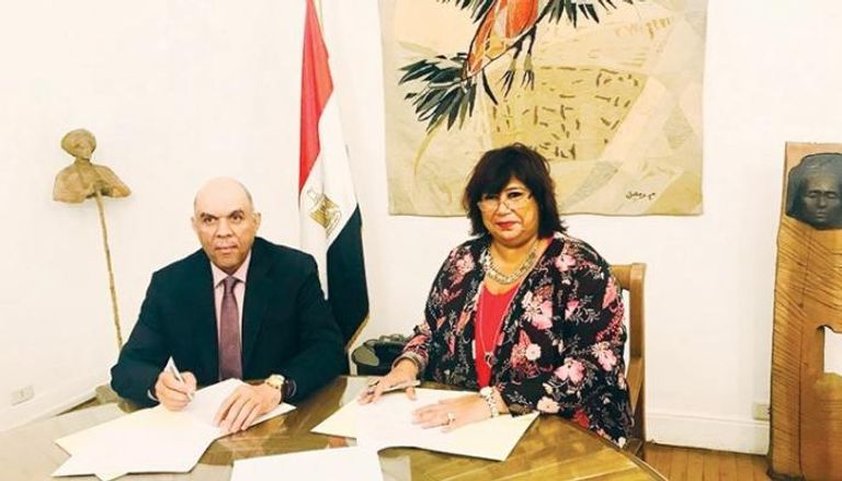 وزيرة الثقافة المصرية مع أمين عام الهيئة العربية للمسرح 