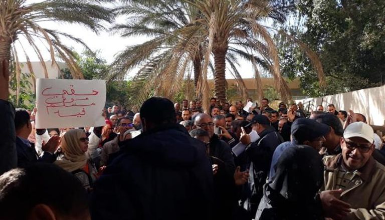 جانب من مظاهرات المعلمين في تونس بسبب سوء أوضاعهم 