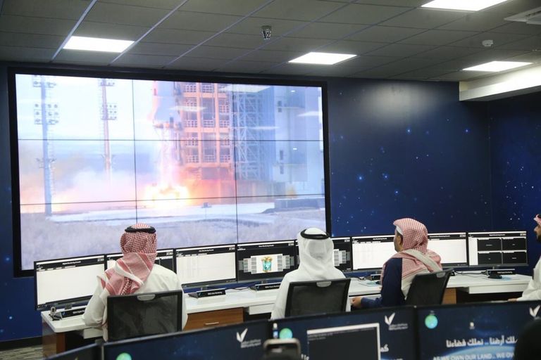 الصاروخ لونج مارش ينطلق حاملاً القمرين الصناعيين