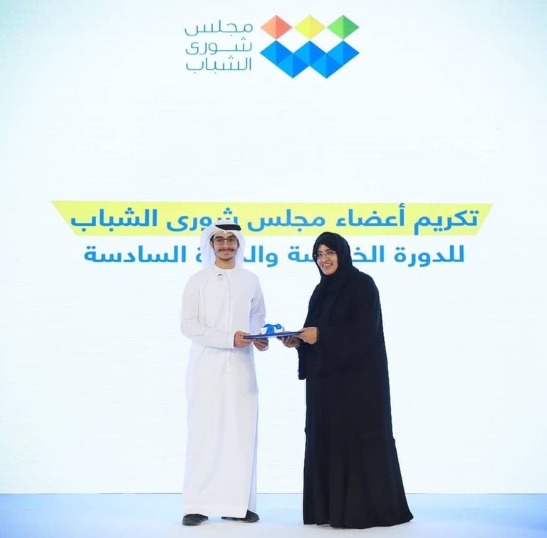 أحمد المطوع خلال شرح أحد اختراعاته