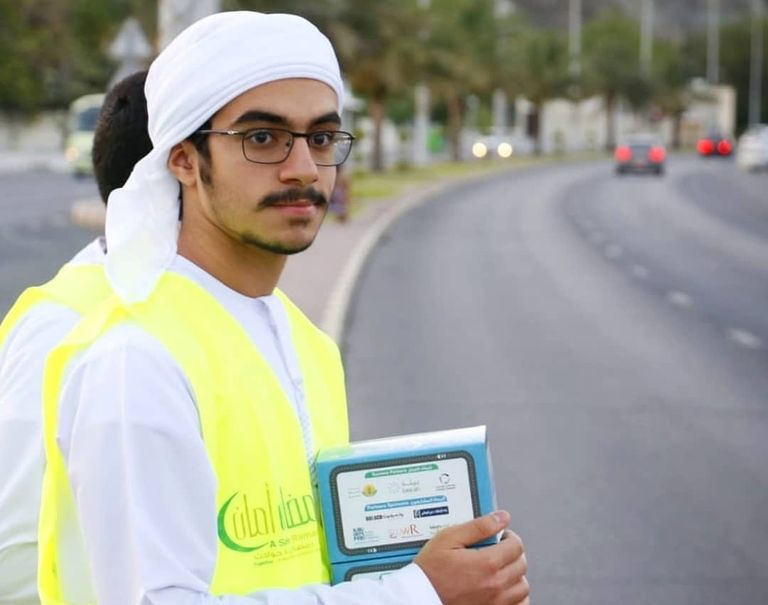 أحمد المطوع خلال شرح أحد اختراعاته