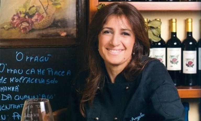 إغلاق الهواتف وبدء المحادثات.. شرطان لطلب الأكل في "مطعم المحادثة"