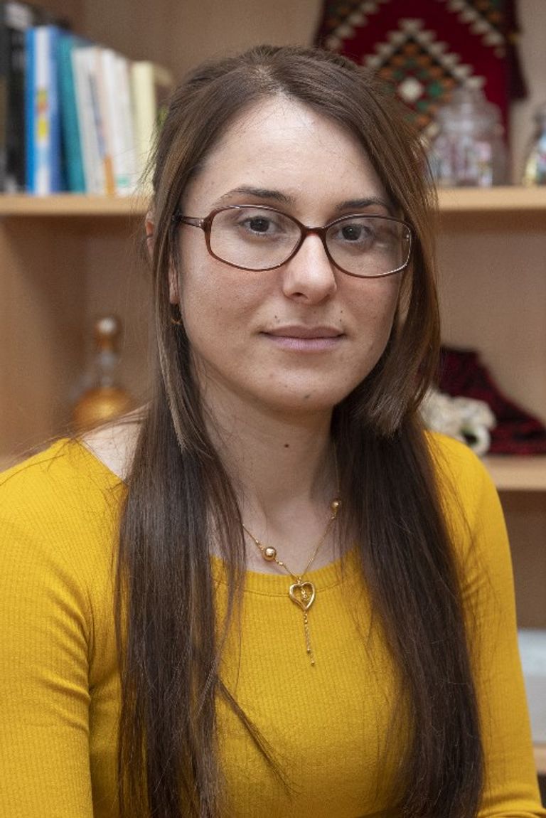 الشابة الإيزيدية لويزة في العيادة الطبية بألمانيا