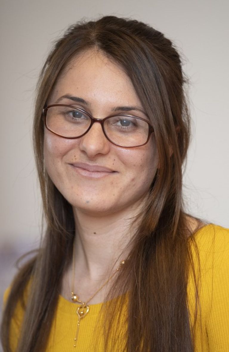 الشابة الإيزيدية لويزة في العيادة الطبية بألمانيا