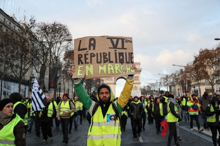 متظاهرو "السترات الصفراء" يتوافدون على أماكن الاحتجاجات