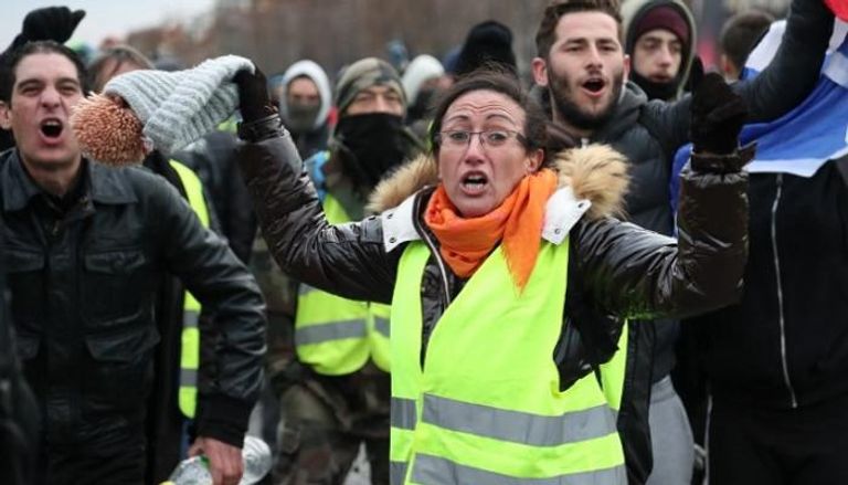 توافد متظاهري السترات الصفراء على ساحات الاحتجاجات في باريس