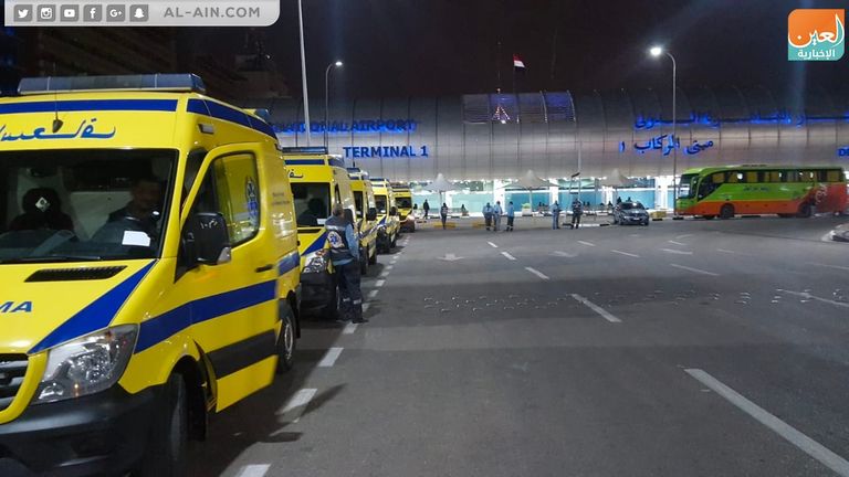 استعدادات لاستقبال الجرحى بمطار القاهرة