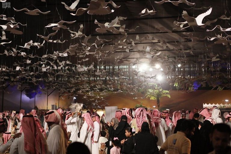 إقبال الجماهير على معرض الصقور الأول بالسعودية