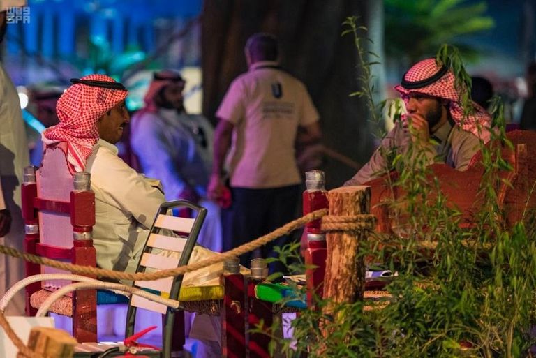 إقبال الجماهير على معرض الصقور الأول بالسعودية