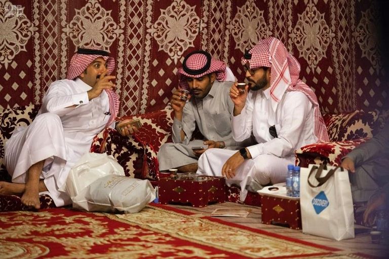 إقبال الجماهير على معرض الصقور الأول بالسعودية