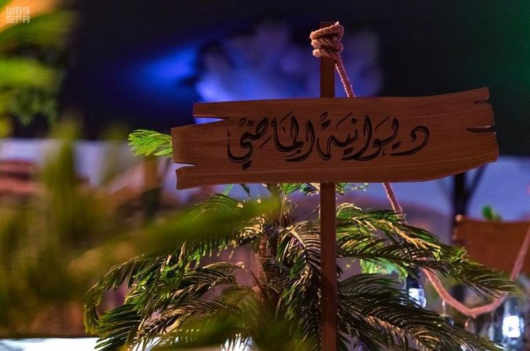 إقبال الجماهير على معرض الصقور الأول بالسعودية