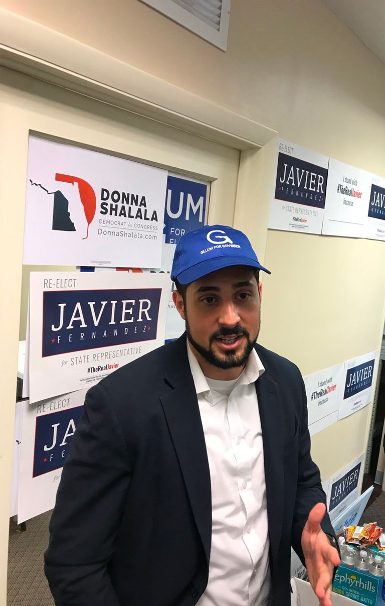 ستيف سيميونيديس، مدير حملة المرشح الديمقراطي إندرو جيلوم أندرو جيلوم ديمقراطي من أصول أفريقية والرئيس السابق أوباما