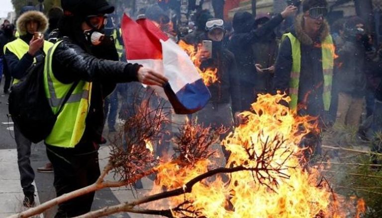 احتجاجات السترات الصفراء في باريس - رويترز
