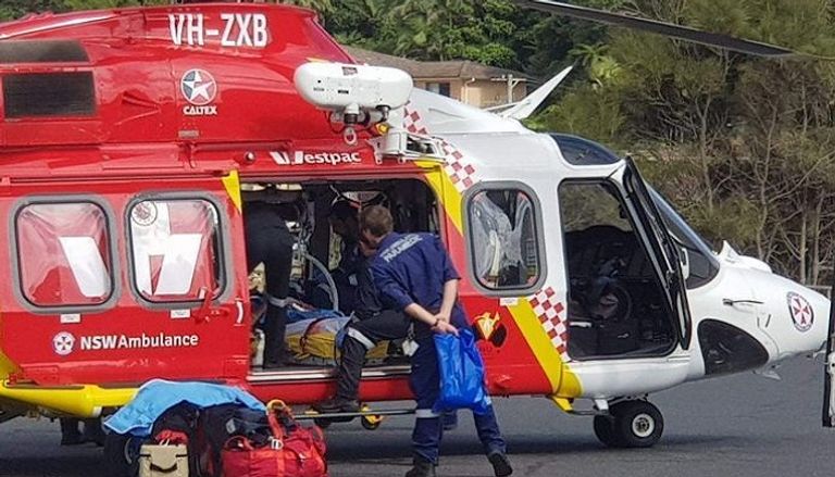 الطائرة تنقل الرياضي المصاب سمكة قرش تهاجم راكب أمواج - أرشيفية