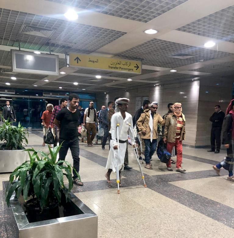 123 جريحا يمنيا يصلون مصر لتلقي العلاج على نفقة الإمارات