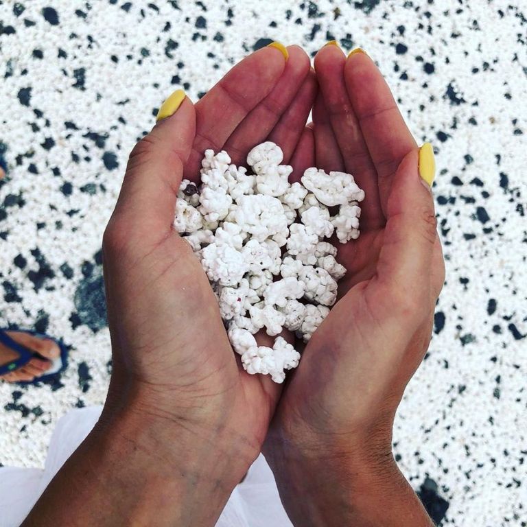 "شاطئ الفشار" الإسباني يثير دهشة محبي السفر