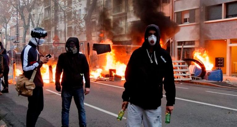 دعوات مناهضة لحركة السترات الصفراء