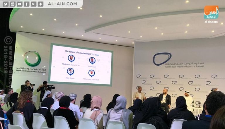 علي النعيمي يتوسط سعيد الرميثي وضرار بالهول وعبدالله العبدولي