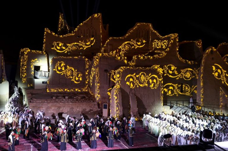 خادم الحرمين يدشن مشروع تطوير حي الطريف بحضور الشيخ محمد بن راشد