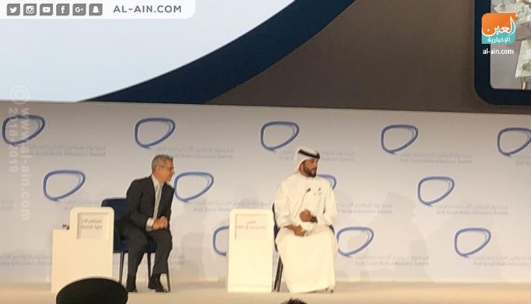 الشيخ ناصر بن حمد آل خليفة خلال جلسة شباب ملهم