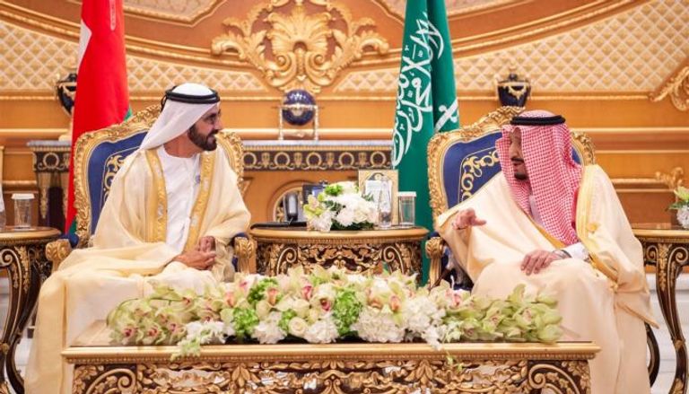 لقاء الملك سلمان بن عبدالعزيز والشيخ محمد بن راشد آل مكتوم على هامش القمة الخليجية