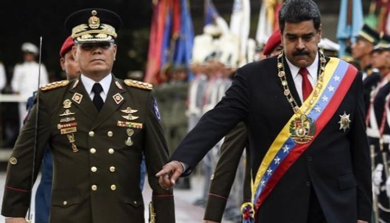 رئيس فنزويلا نيكولاس مادورو ووزير دفاعه فلاديمير بادرينو لوبيز