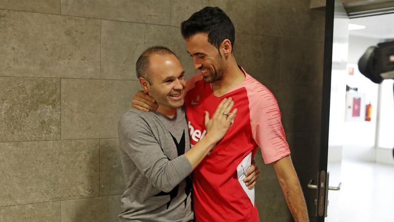 أندريس إنييستا إنييستا وليونيل ميسي