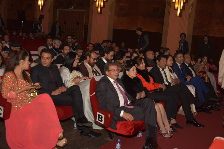 المخرج أحمد راشدي يتسلم درع التكريم