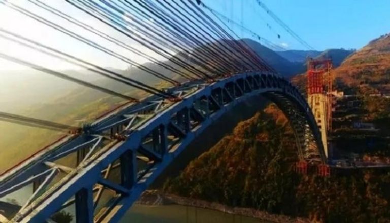 أطول جسر سكة حديد مقوس في العالم