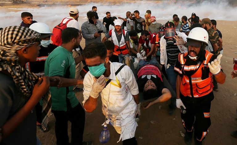 مصاب فلسطيني خلال الاحتجاجات جانب من عنف الاحتلال تجاه الفلسطينيين في قطاع غزة- أرشيفية