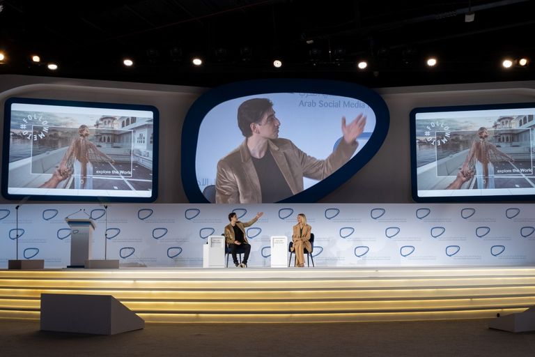 جانب من جلسات قمة رواد التواصل الاجتماعي العرب